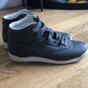 ✨ Reebok Freestyle Hi-tops, gray - Size 9.5✨